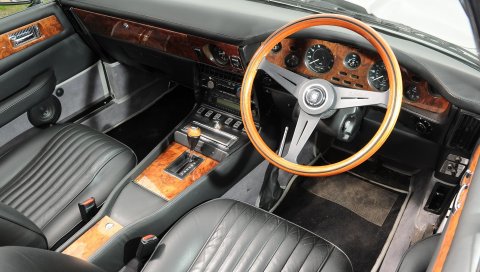 Aston martin, v8, volante, 1977, черный, салон, интерьер, руль, спидометр, ретро