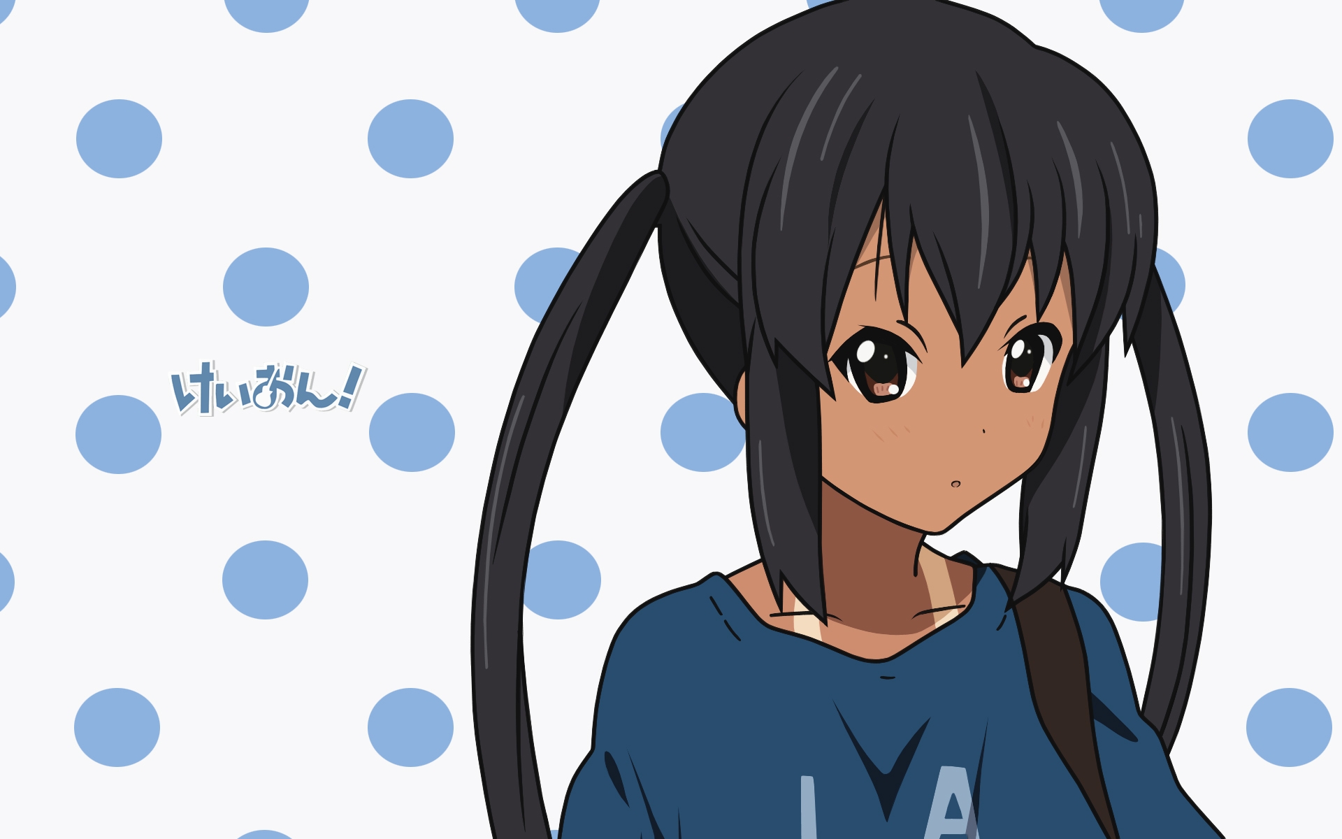 Картинки K-on, nakano azusa, девушка, брюнетка, взгляд, фон фото и обои на рабочий стол