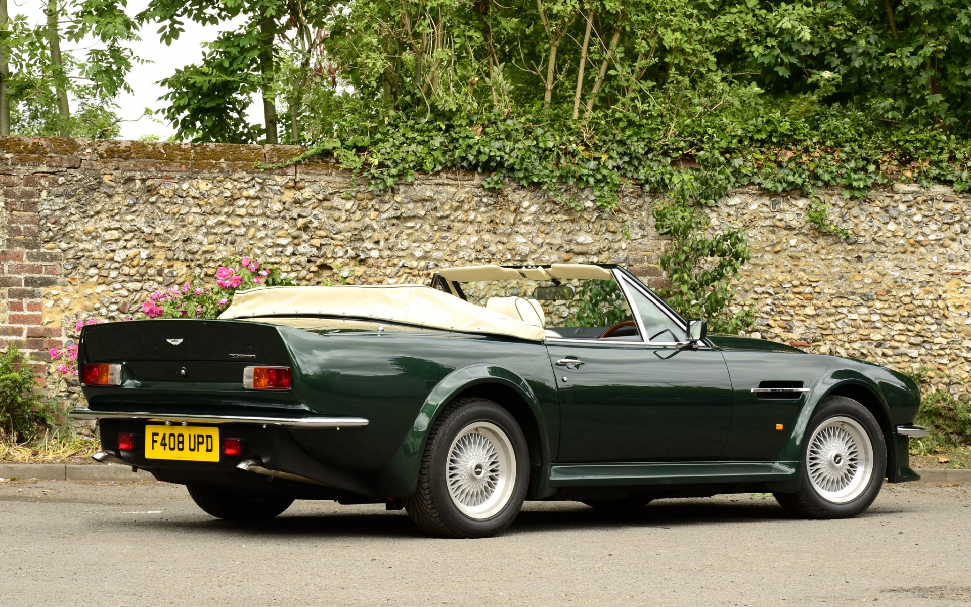 Картинки Aston martin, v8, vantage, 1984, зеленый, вид сбоку, кабриолет, авто фото и обои на рабочий стол