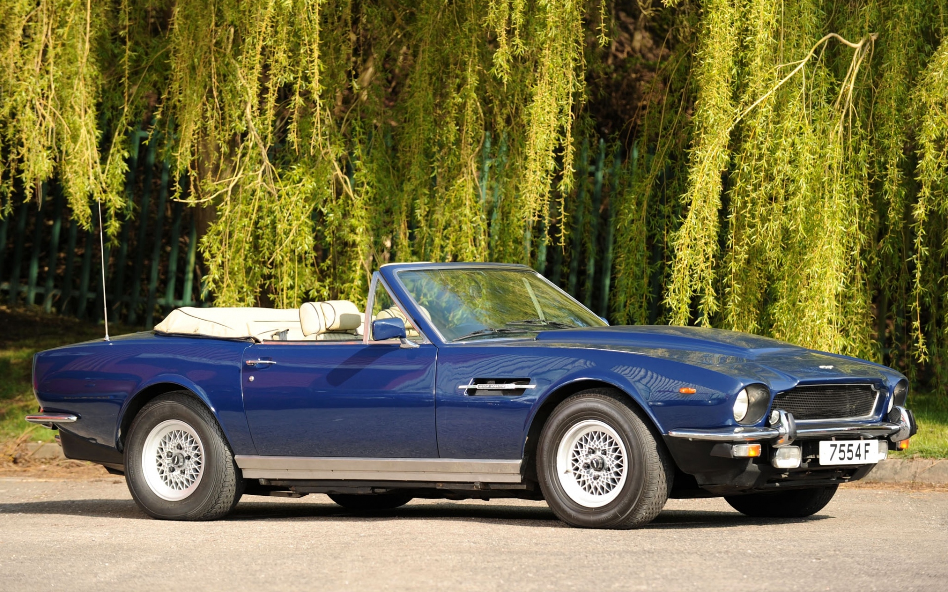 Картинки Aston martin, v8, volante, 1977, синий, вид сбоку, авто фото и обои на рабочий стол