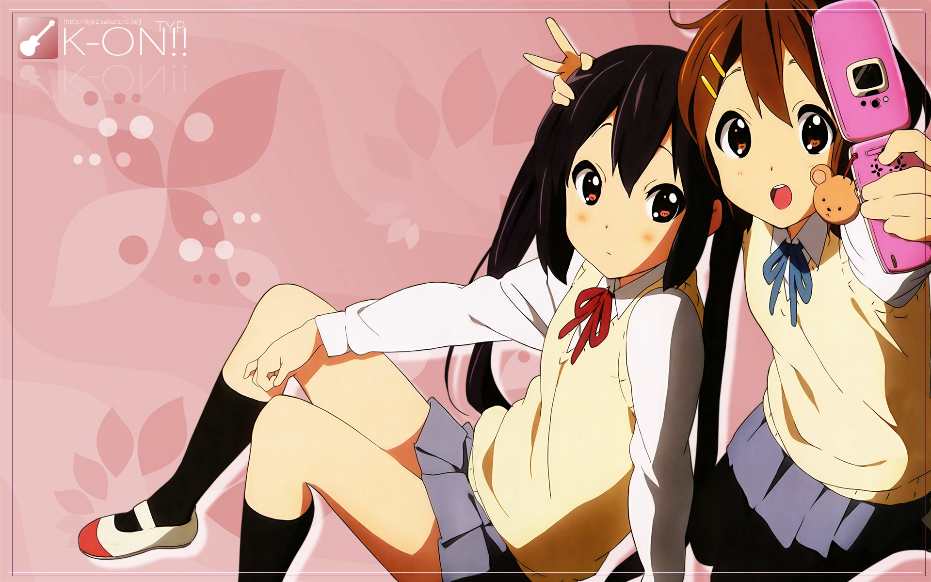 Картинки K-on, hirasawa yui, nakano azusa, девушка, телефон, поза фото и об...