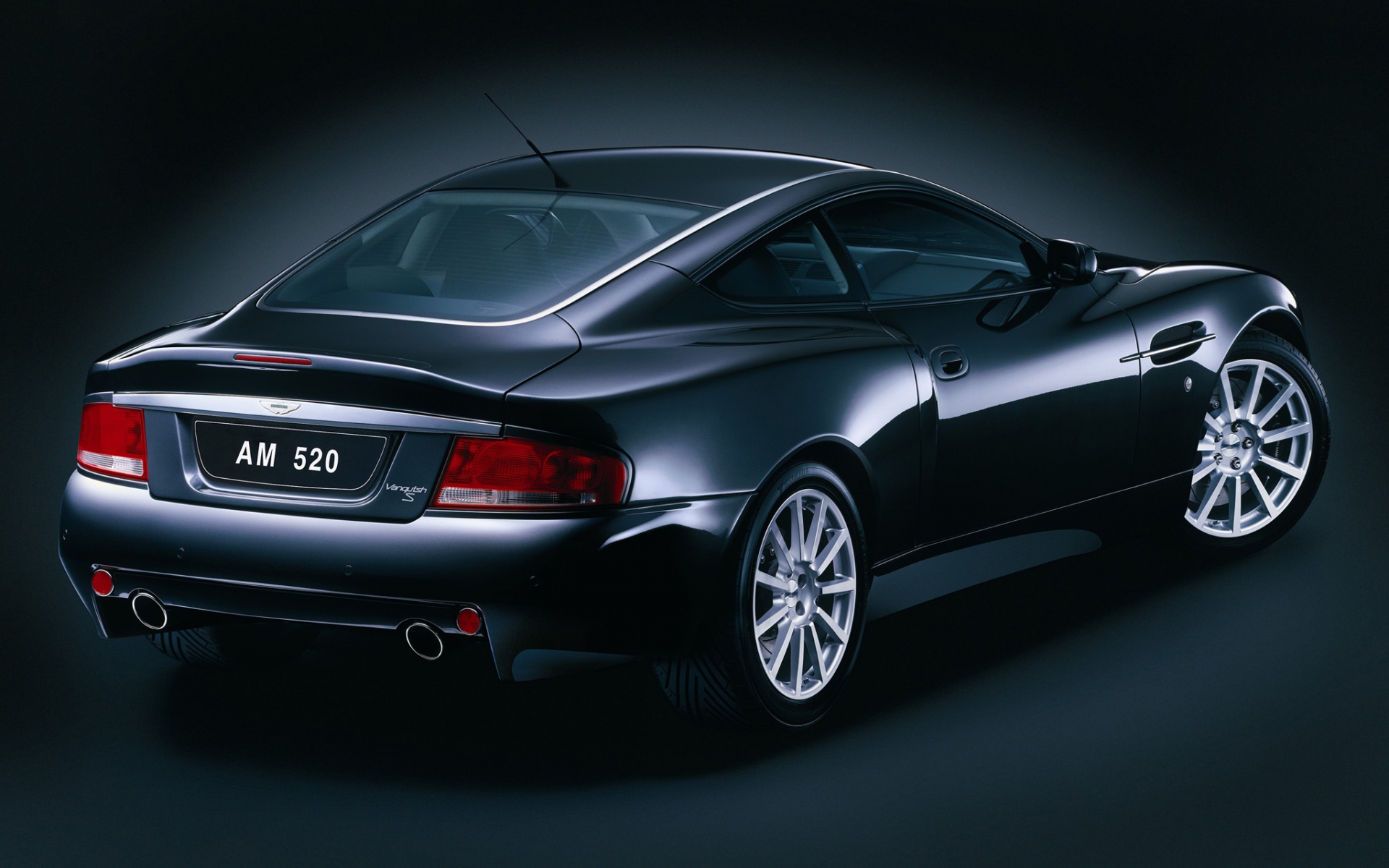 Картинки Aston martin, v12, победитель, 2004, черный, вид сбоку, стиль фото и обои на рабочий стол