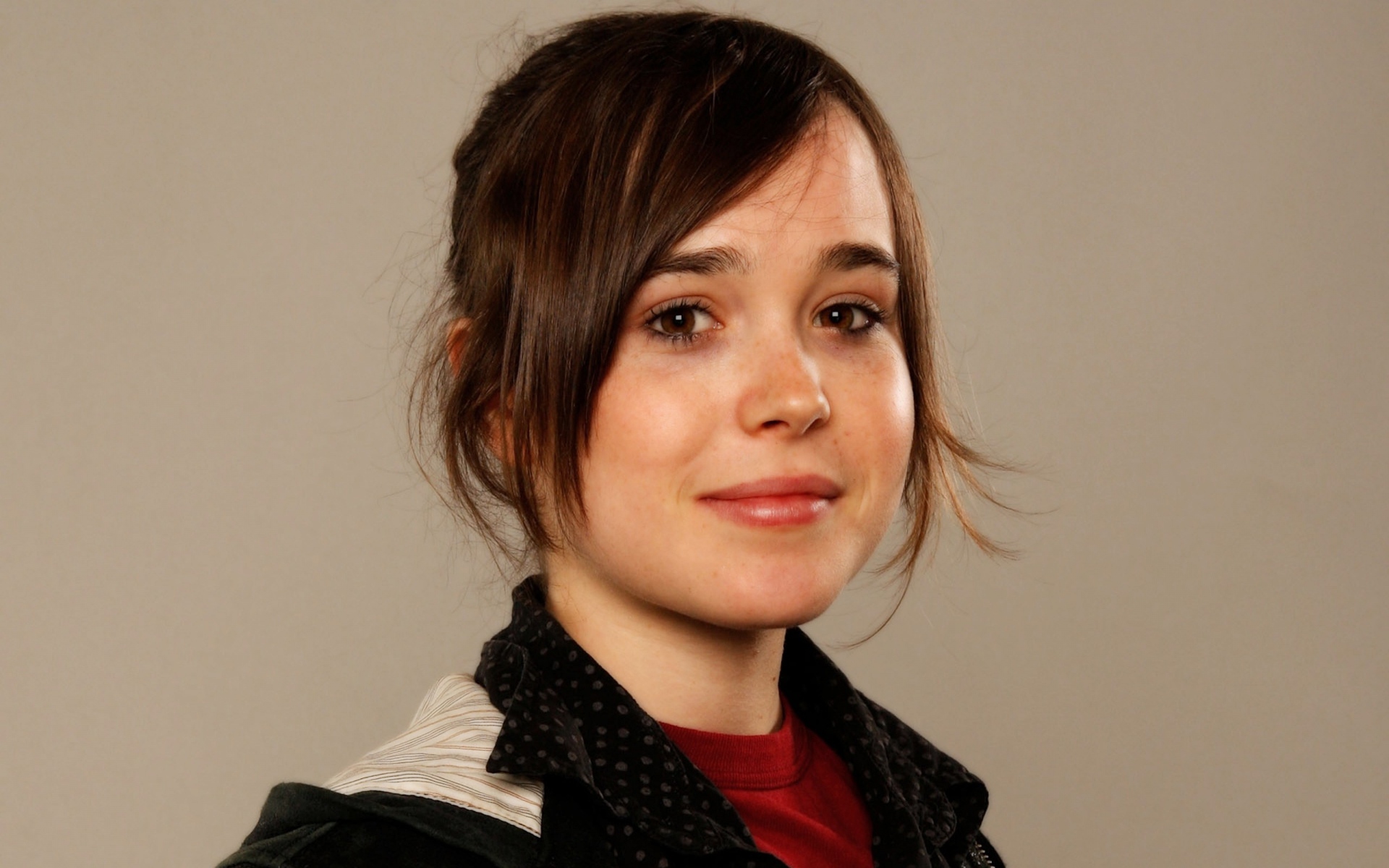 Картинки Ellen страницы, брюнетка, знаменитость, карие глаза, улыбаясь, лицо фото и обои на рабочий стол