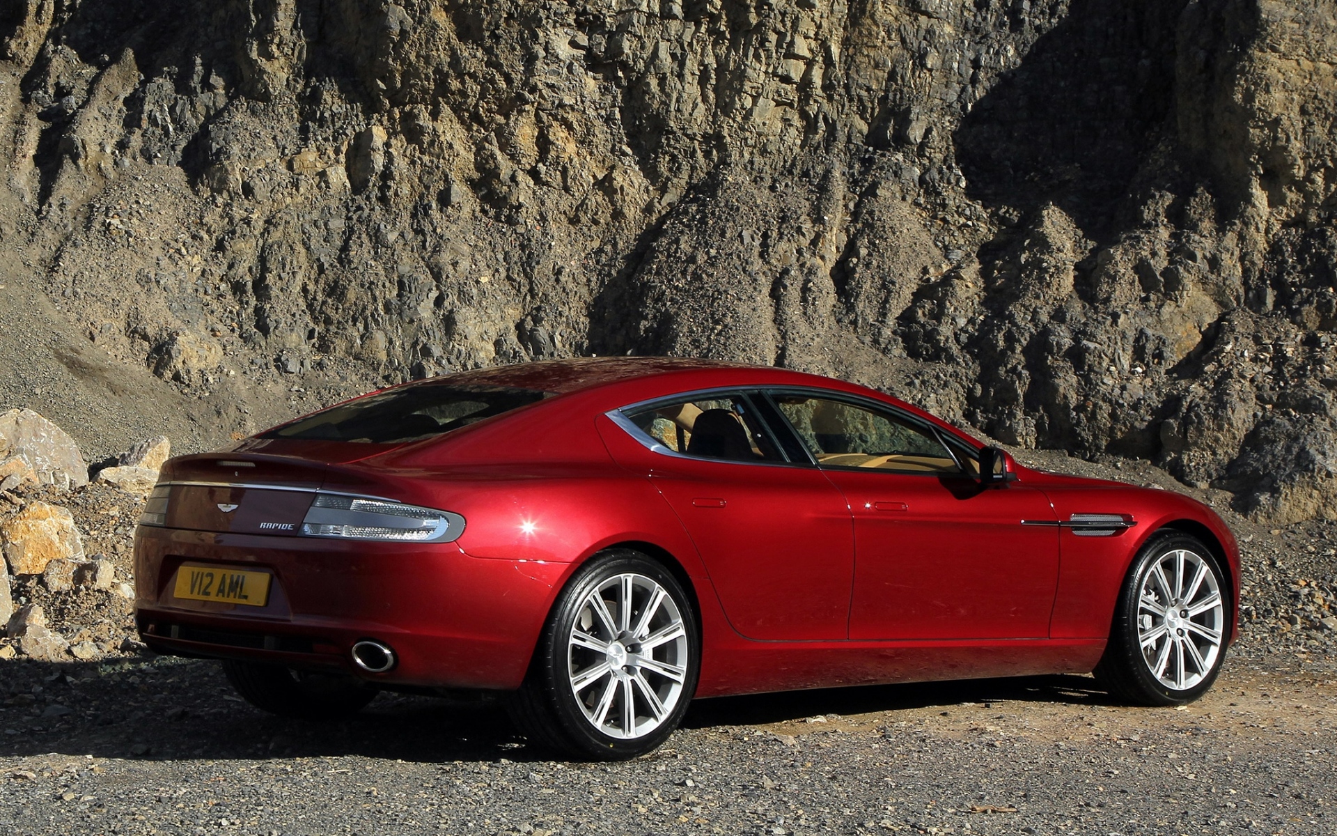 Картинки Aston martin, rapide, 2009, красный, вид сбоку, рок фото и обои на рабочий стол