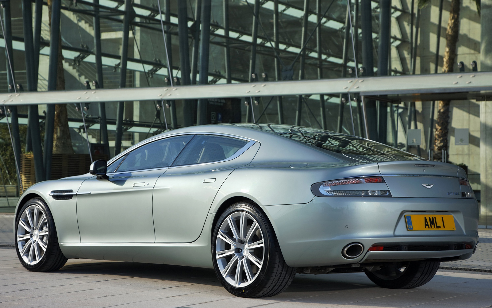 Картинки Aston martin, rapide, 2009, серебристый металлик, вид сбоку, авто фото и обои на рабочий стол