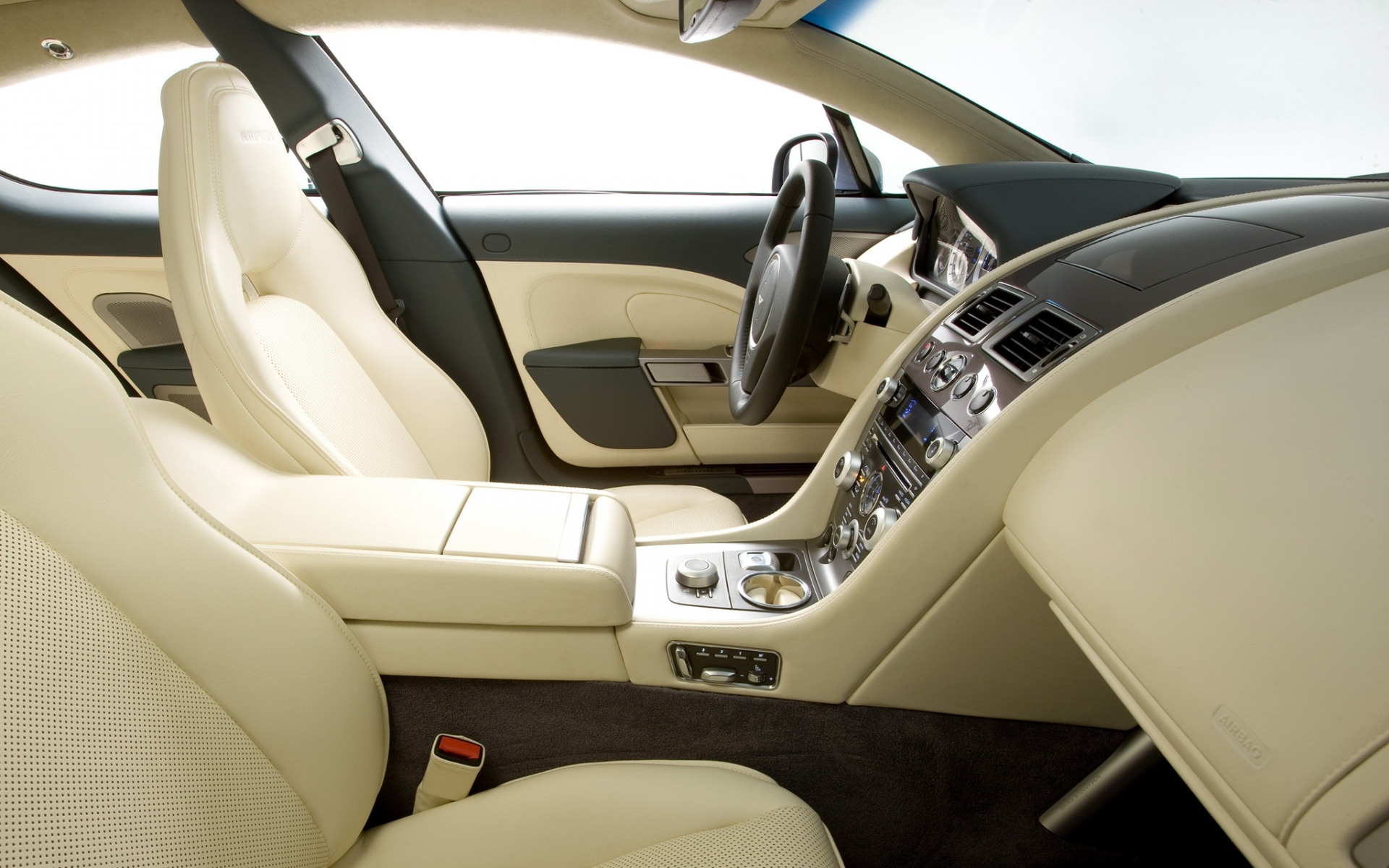 Картинки Aston martin, rapide, 2009, белый, салон, салон, руль фото и обои на рабочий стол