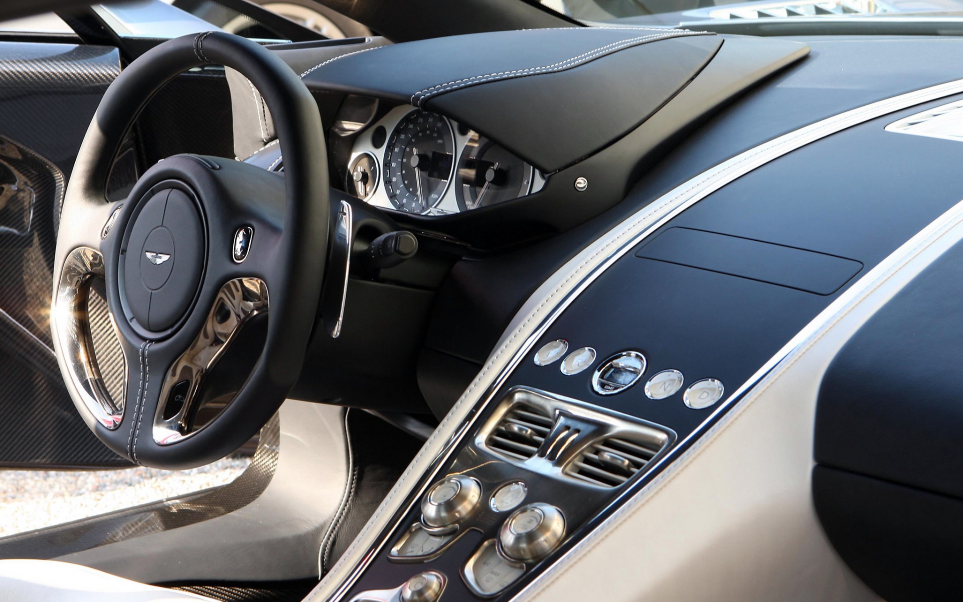 Картинки Aston martin, one-77, 2009, салон, салон, руль, спидометр фото и обои на рабочий стол