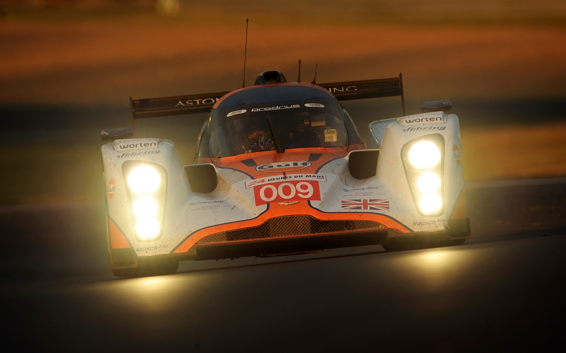 Картинки Aston martin, lmp1, 2009, белый, оранжевый, вид спереди, авто фото и обои на рабочий стол