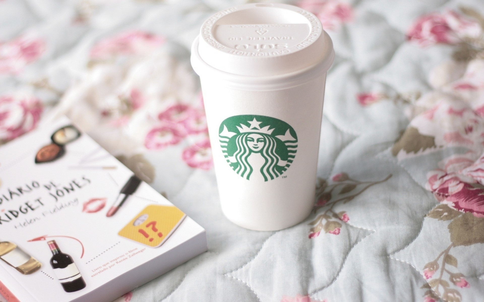 Картинки Кофе, starbucks, книга, постельное белье, настроение фото и обои на рабочий стол