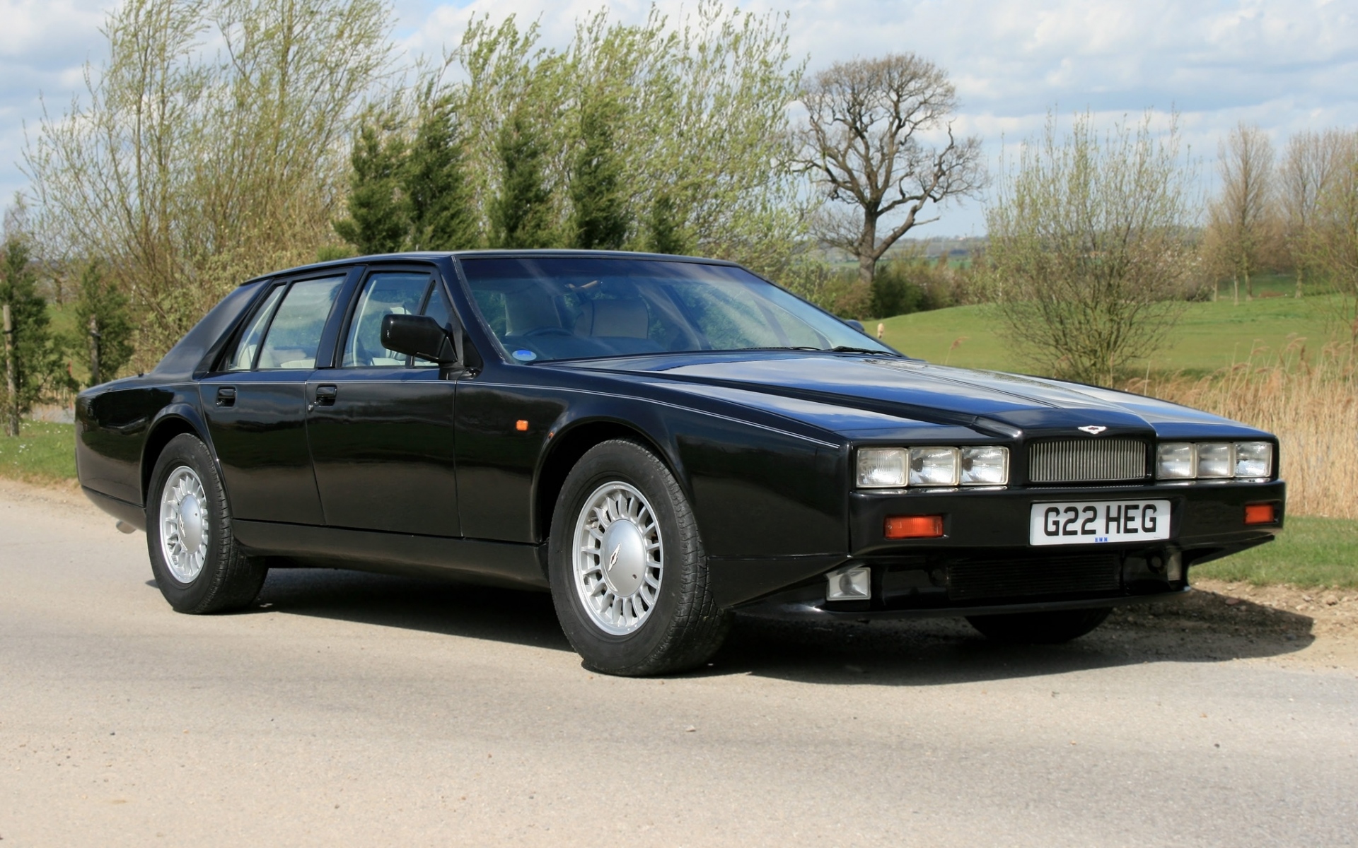 Картинки Aston martin lagonda, 1987, черный, вид сбоку, природа, асфальт фото и обои на рабочий стол