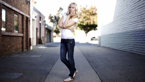 Девушка, блондинка, джинсы, модель, улица