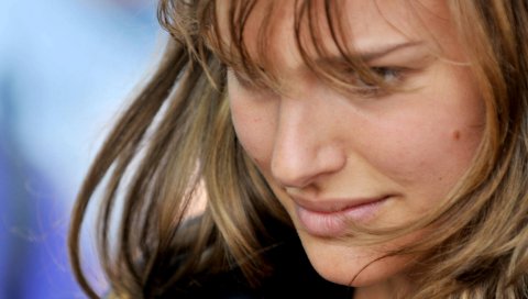 Natalie portman, брюнетка, лицо, волосы, ветер, моль