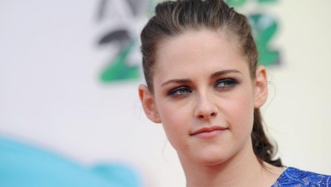 Кристен Стюарт, брюнетка, взгляд, лицо, улыбаясь