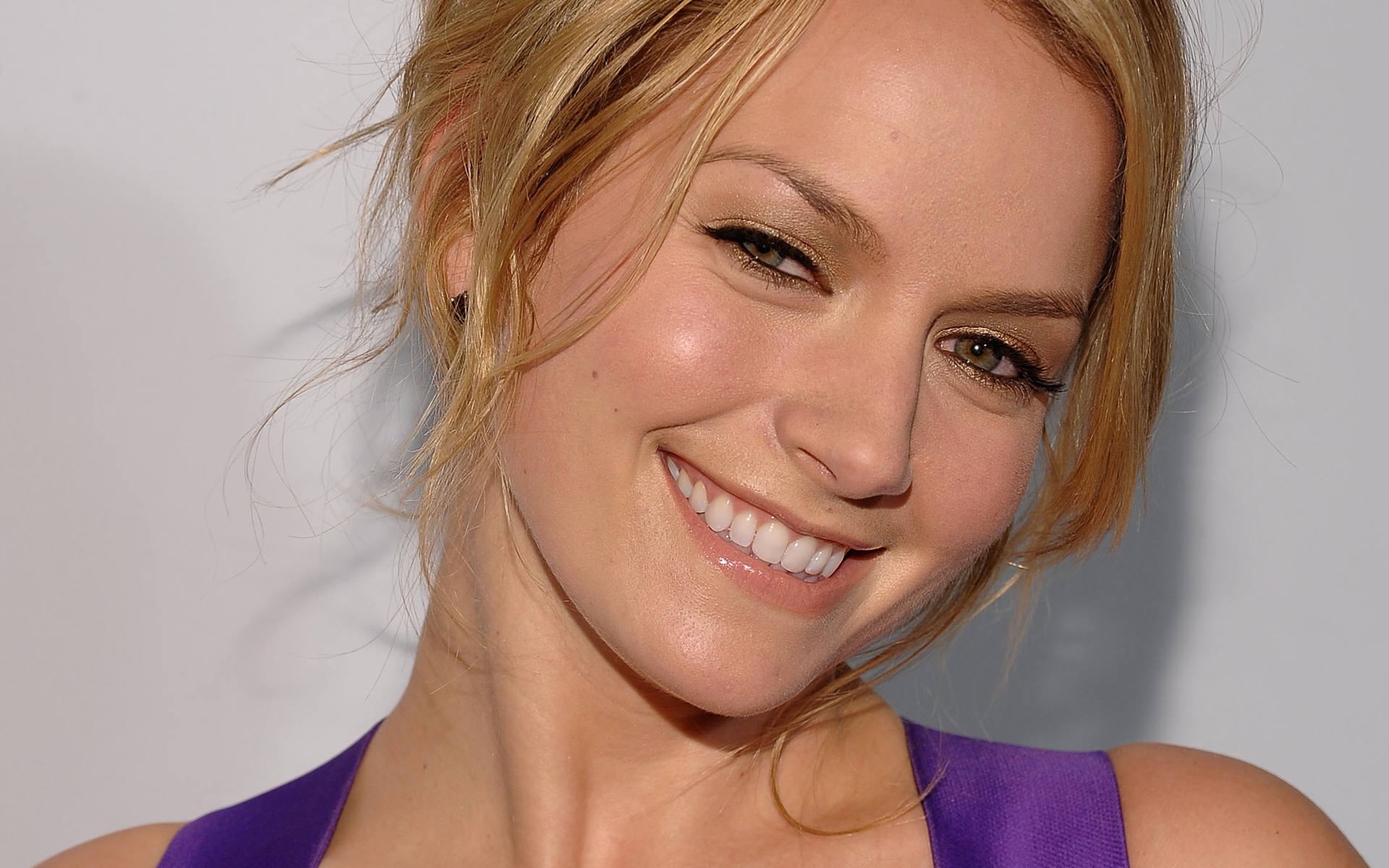 Картинки Becki newton, улыбка, глаза, эмоции фото и обои на рабочий стол
