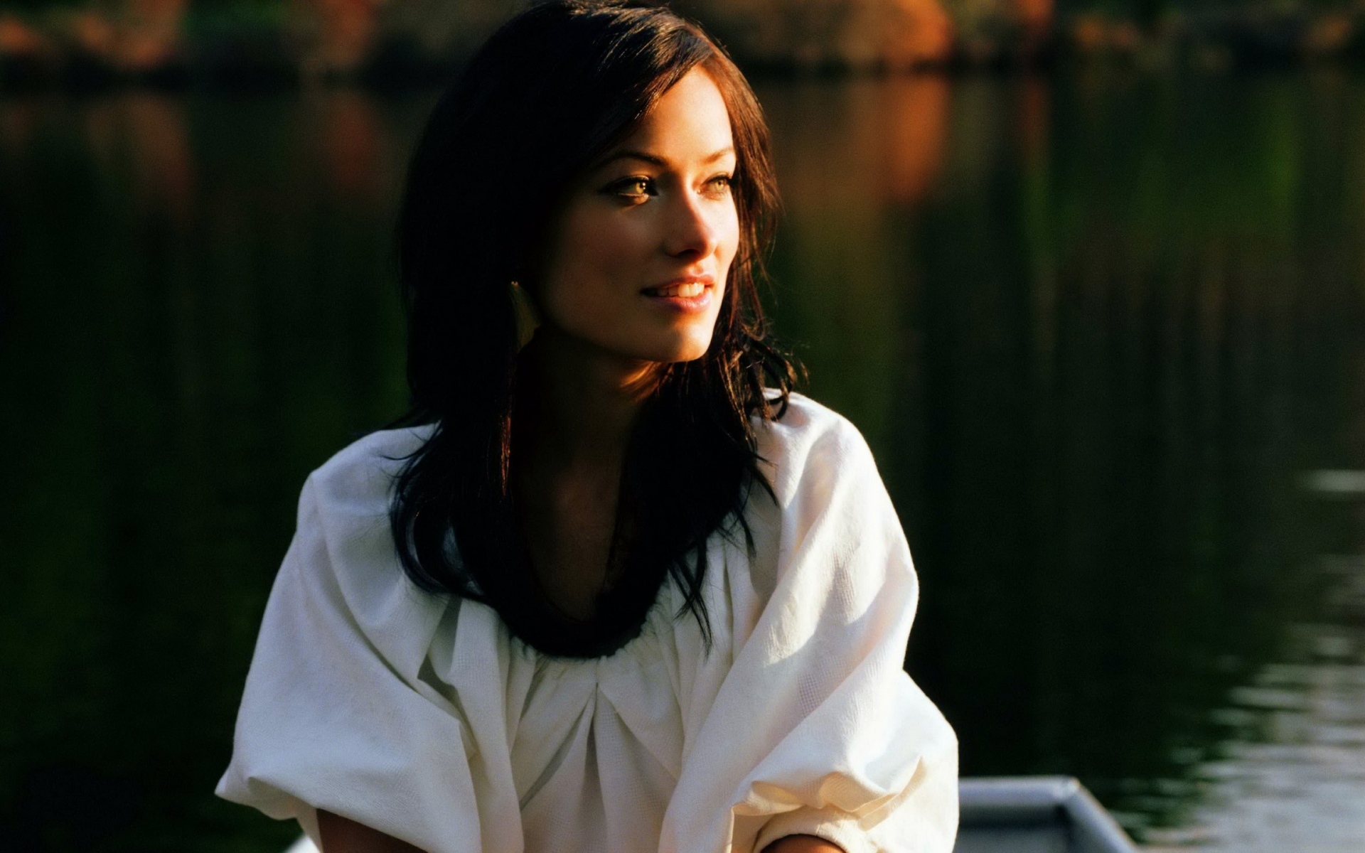 Картинки Olivia wilde, брюнетка, улыбаясь, стиль, актриса, знаменитость фото и обои на рабочий стол