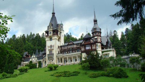 Пелз замок, кастельгульские пелеты, романия, деревья, холмы
