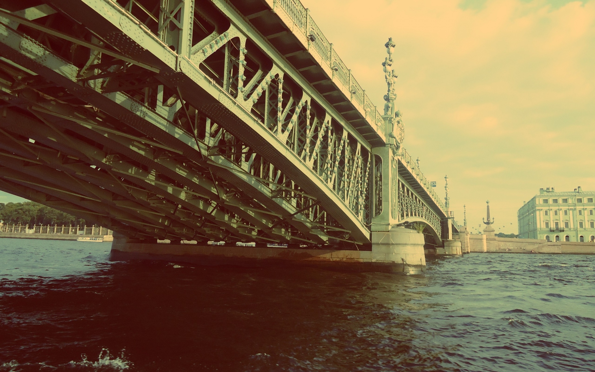 Картинки Мост, сепия, река, внутри фото и обои на рабочий стол