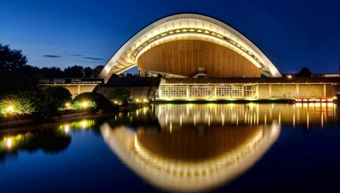 Das haus der kulturen der welt, берлин, вечер, река