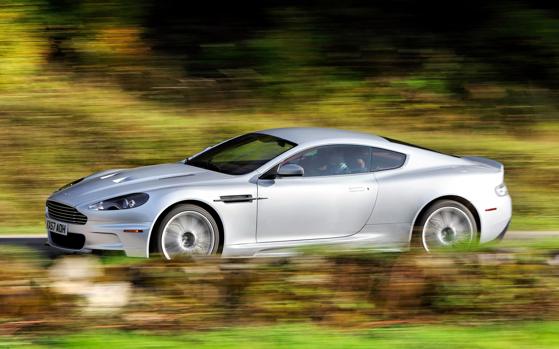 Картинки Aston martin, dbs, 2008, белый металлик, вид сбоку, автомобиль, скорость фото и обои на рабочий стол