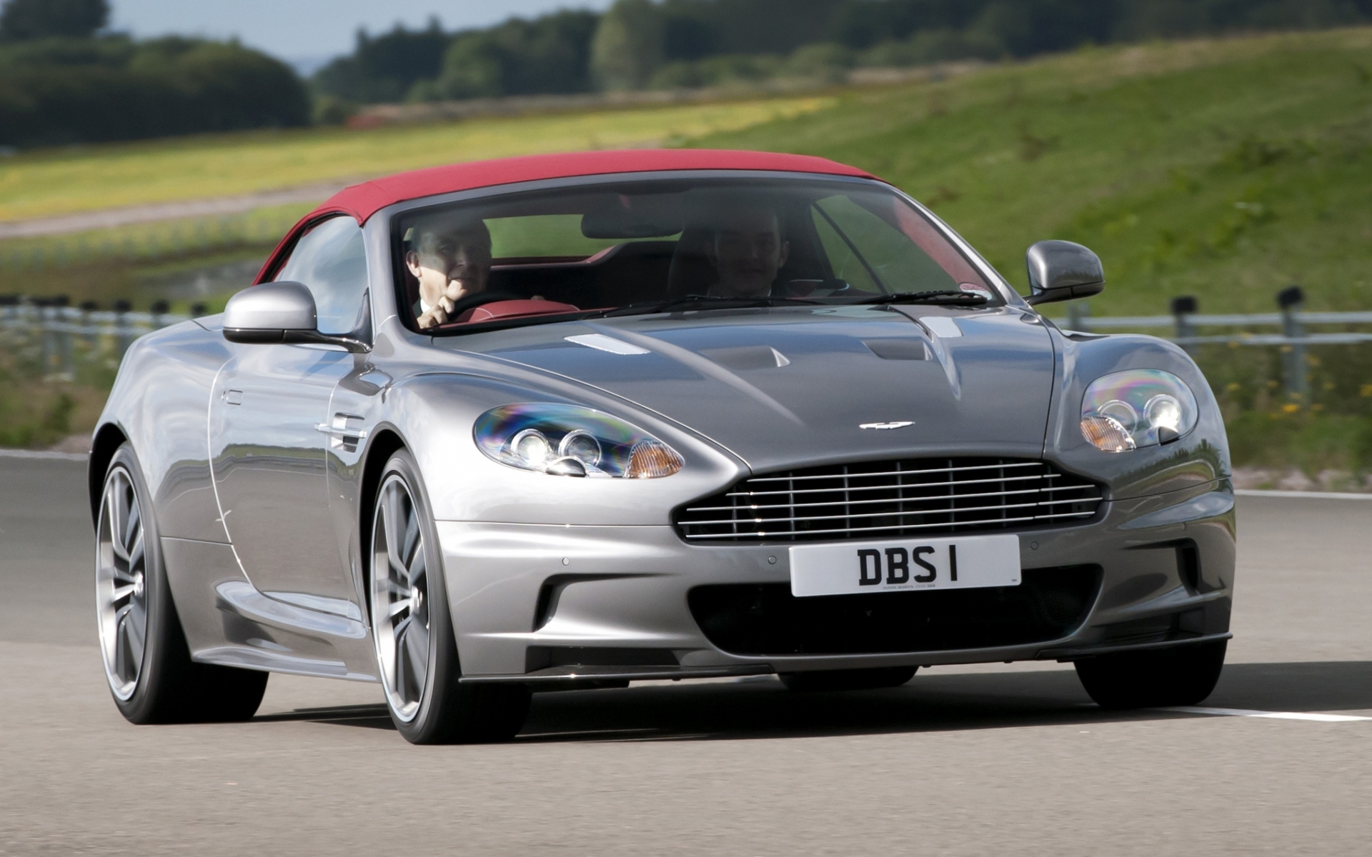 Картинки Aston martin, dbs, 2009, серый металлик, вид спереди, автомобили, природа фото и обои на рабочий стол