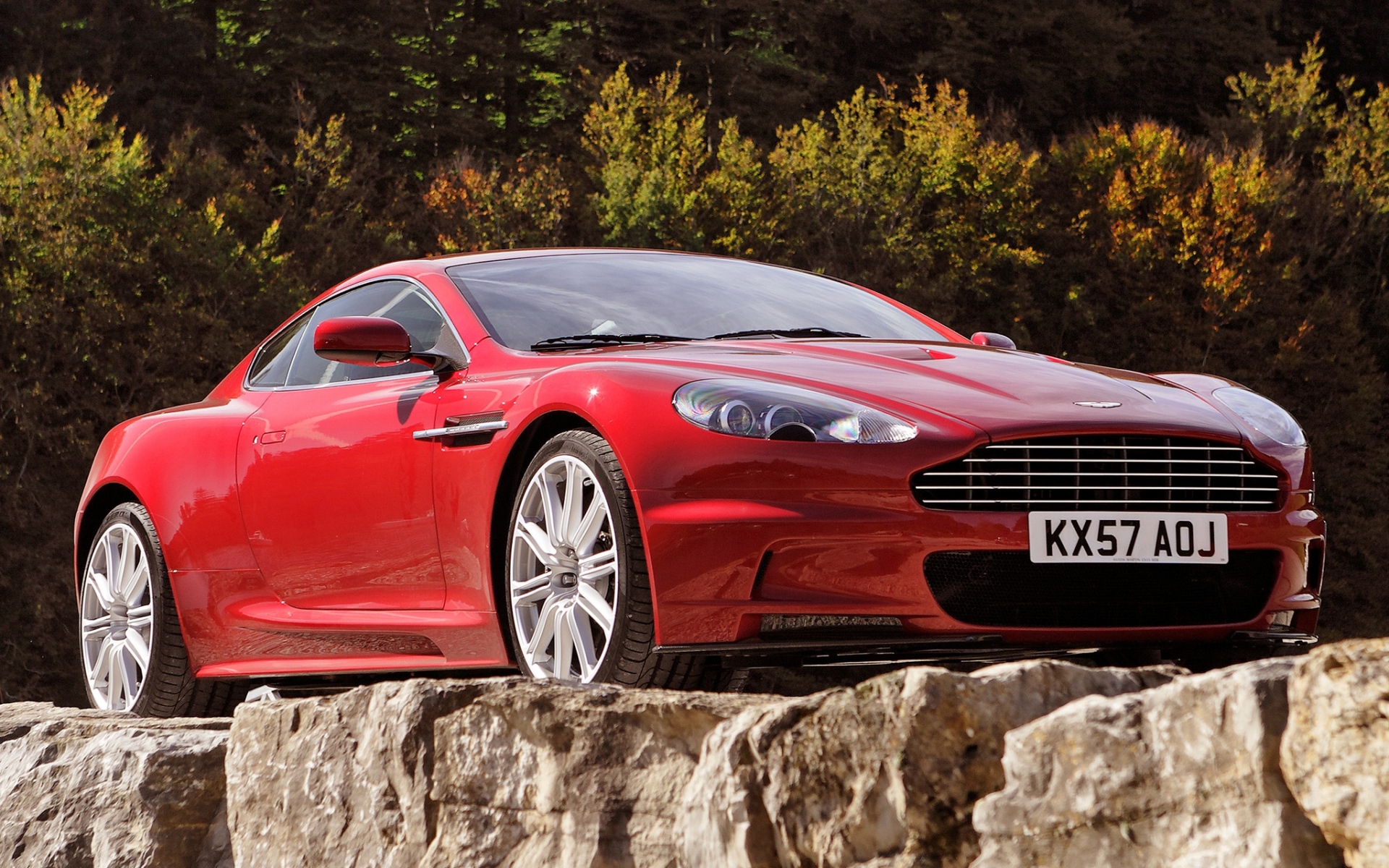 Картинки Aston martin, dbs, 2008, красный, вид спереди, автомобили, деревья фото и обои на рабочий стол