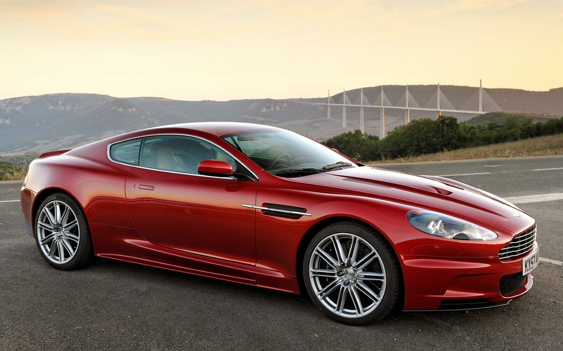 Картинки Aston martin, dbs, 2008, красный, вид сбоку, спорт, гора фото и обои на рабочий стол