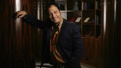 Rob schneider, актер, улыбка, смокинг, комната