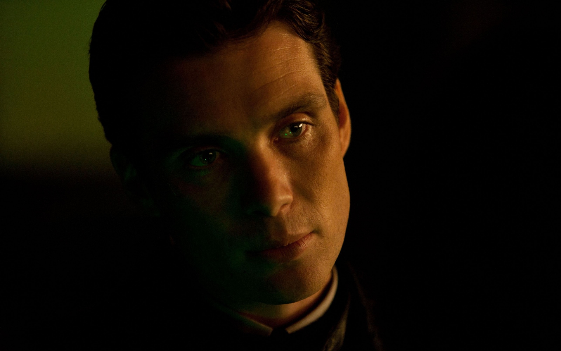 Картинки Cillian murphy, парень, тень, брюнетка, глаза фото и обои на рабочий стол