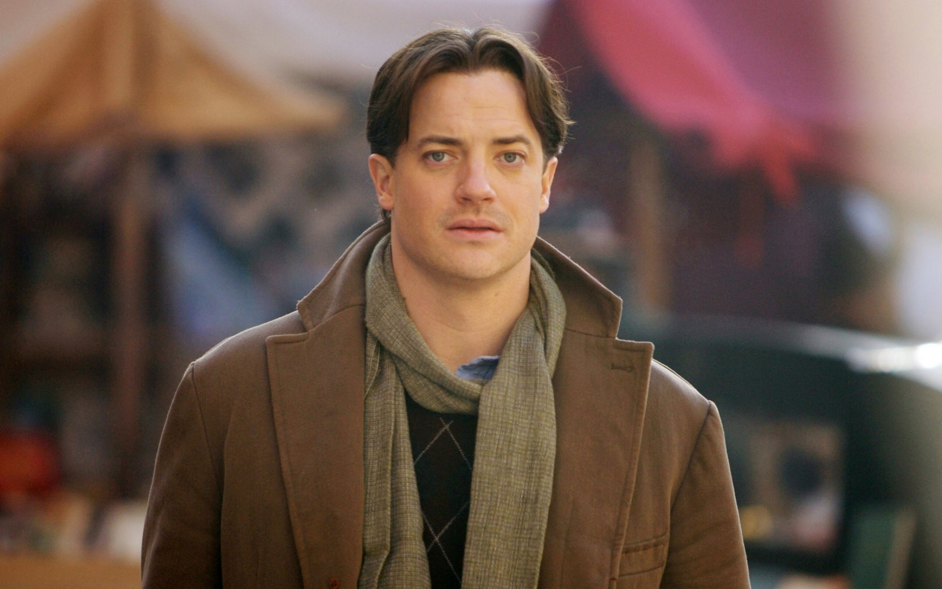 Картинки Brendan fraser, мужчина, куртка, прогулка, брюнетка фото и обои на рабочий стол