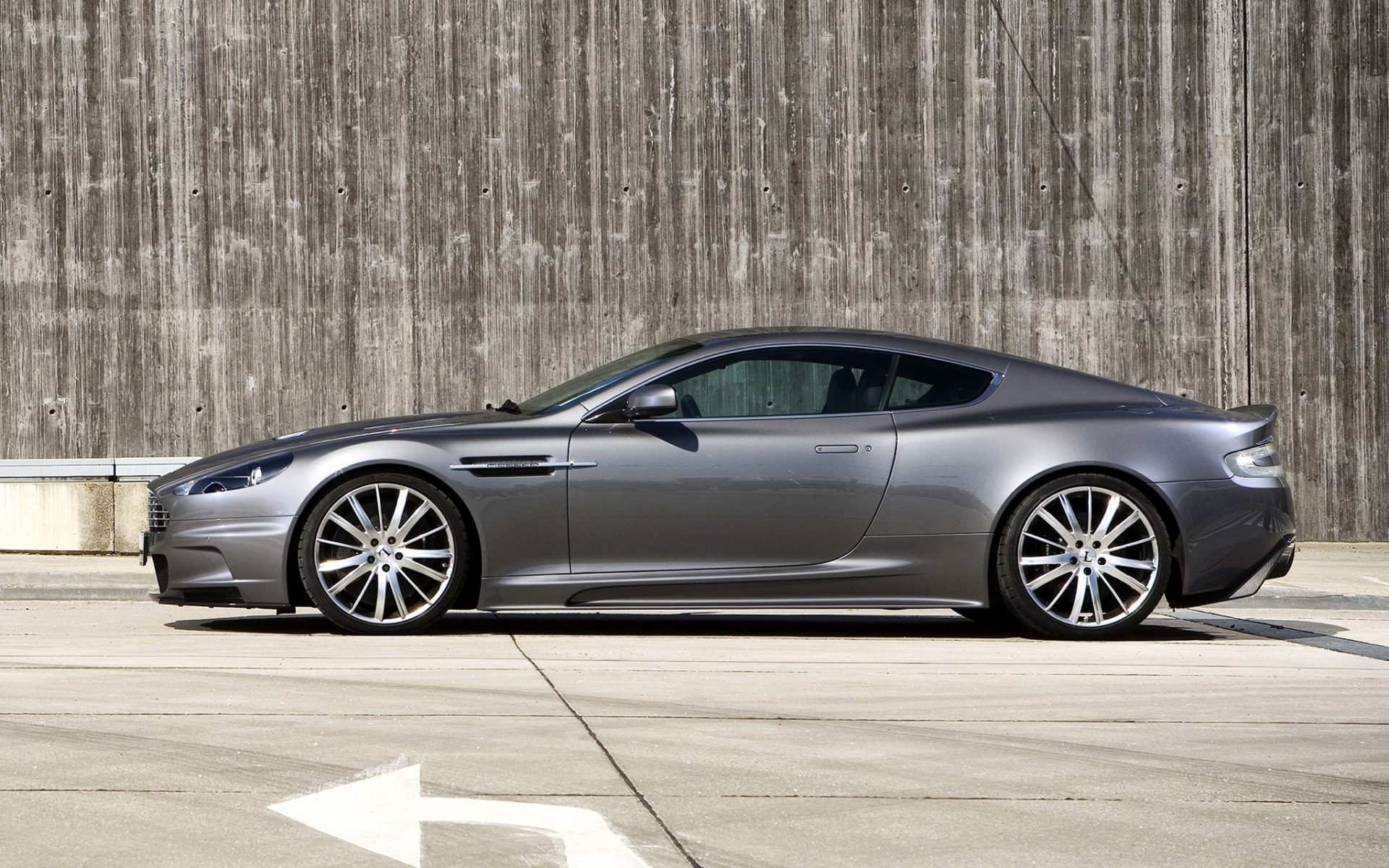 Картинки Aston martin, dbs, 2009, серый, вид сбоку, авто фото и обои на рабочий стол