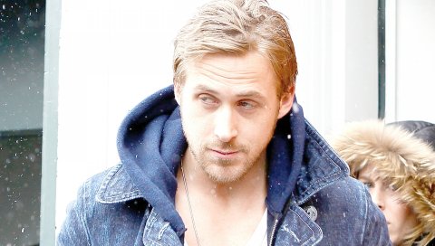 Ryan gosling, блондин, актер, куртка, ходьба