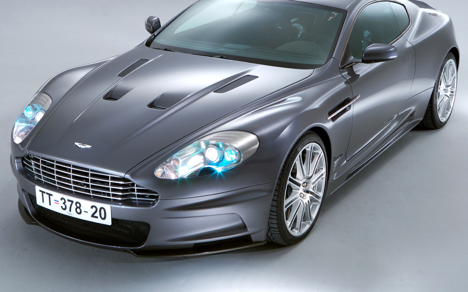 Картинки Aston martin, dbs, 2006, серый, вид спереди, авто фото и обои на рабочий стол