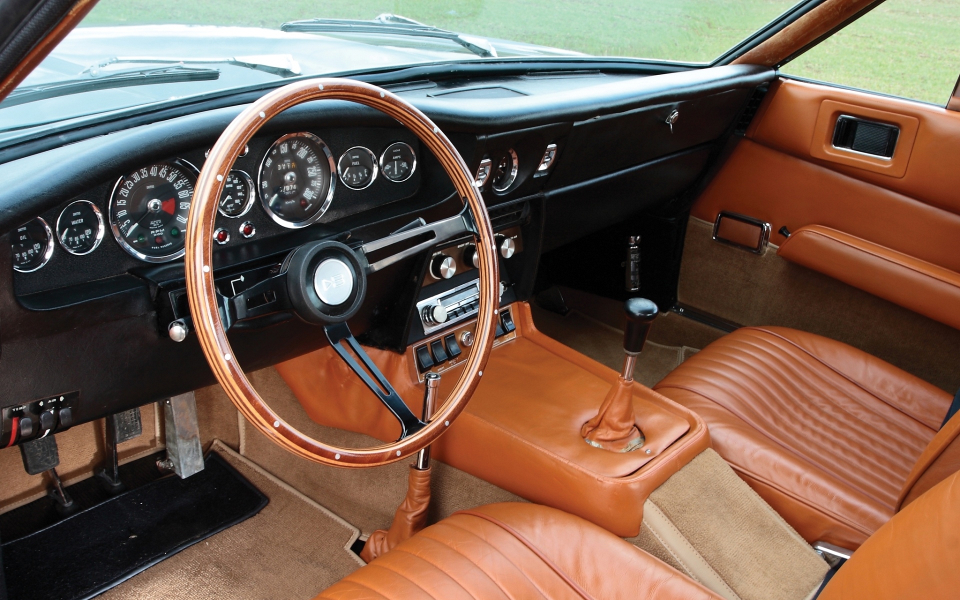 Картинки Aston martin, dbs, v8, 1969, салон, салон, руль, спидометр фото и обои на рабочий стол