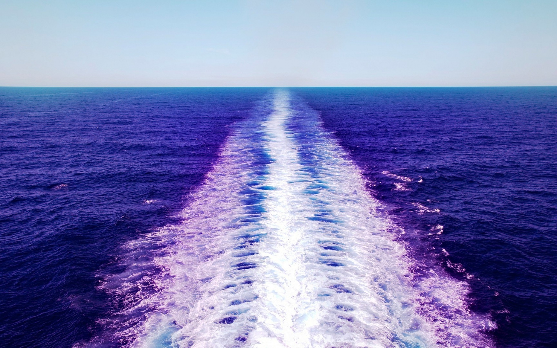 Фиолетовая вода почему. Разноцветные моря. Море. Моря и океаны. Море, волны.