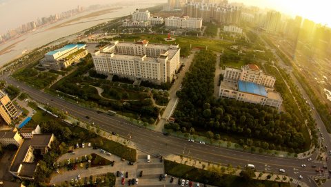 Город, небоскреб, вид сверху, дорога