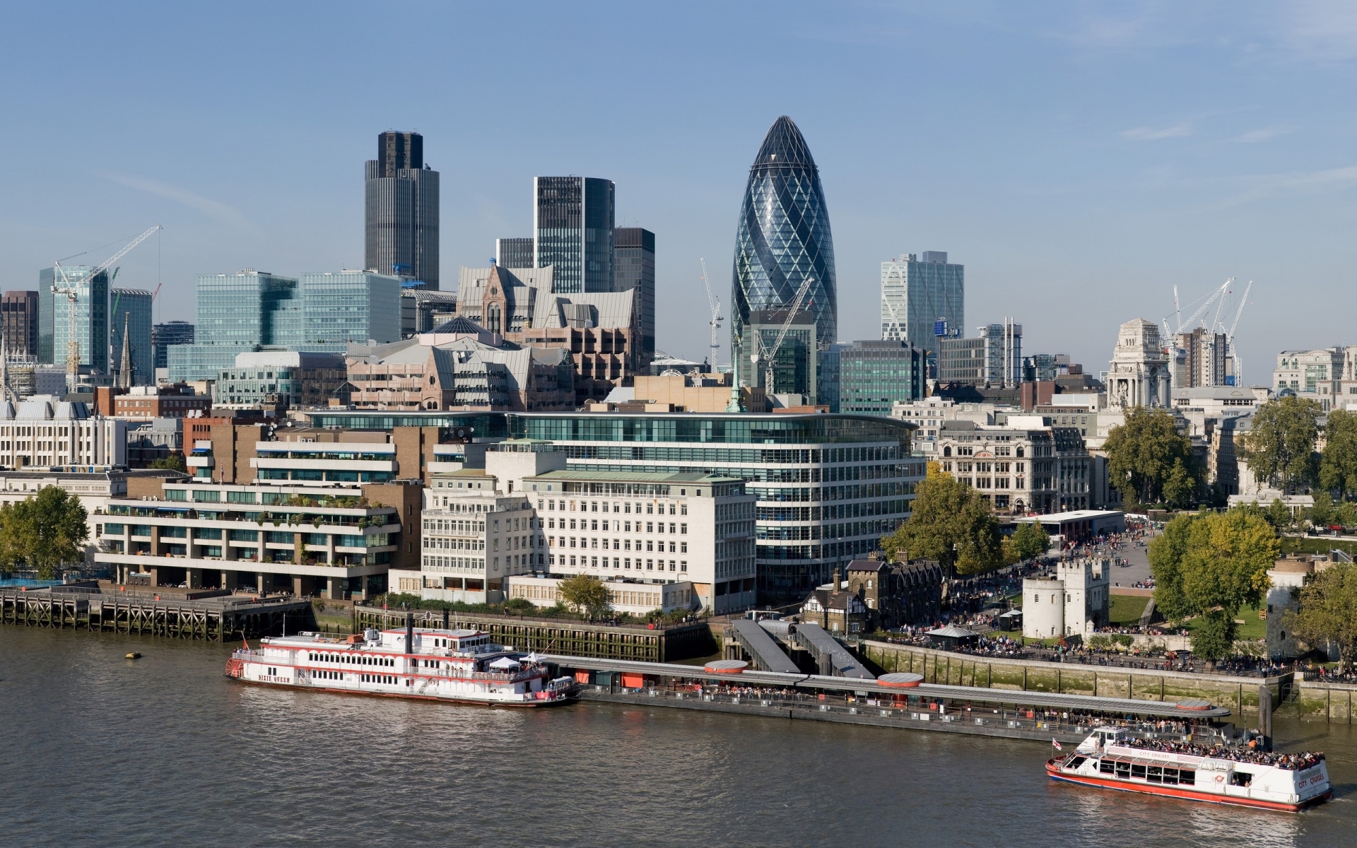 Картинки Лондон, небоскребы, река, лодка, набережная фото и обои на рабочий стол