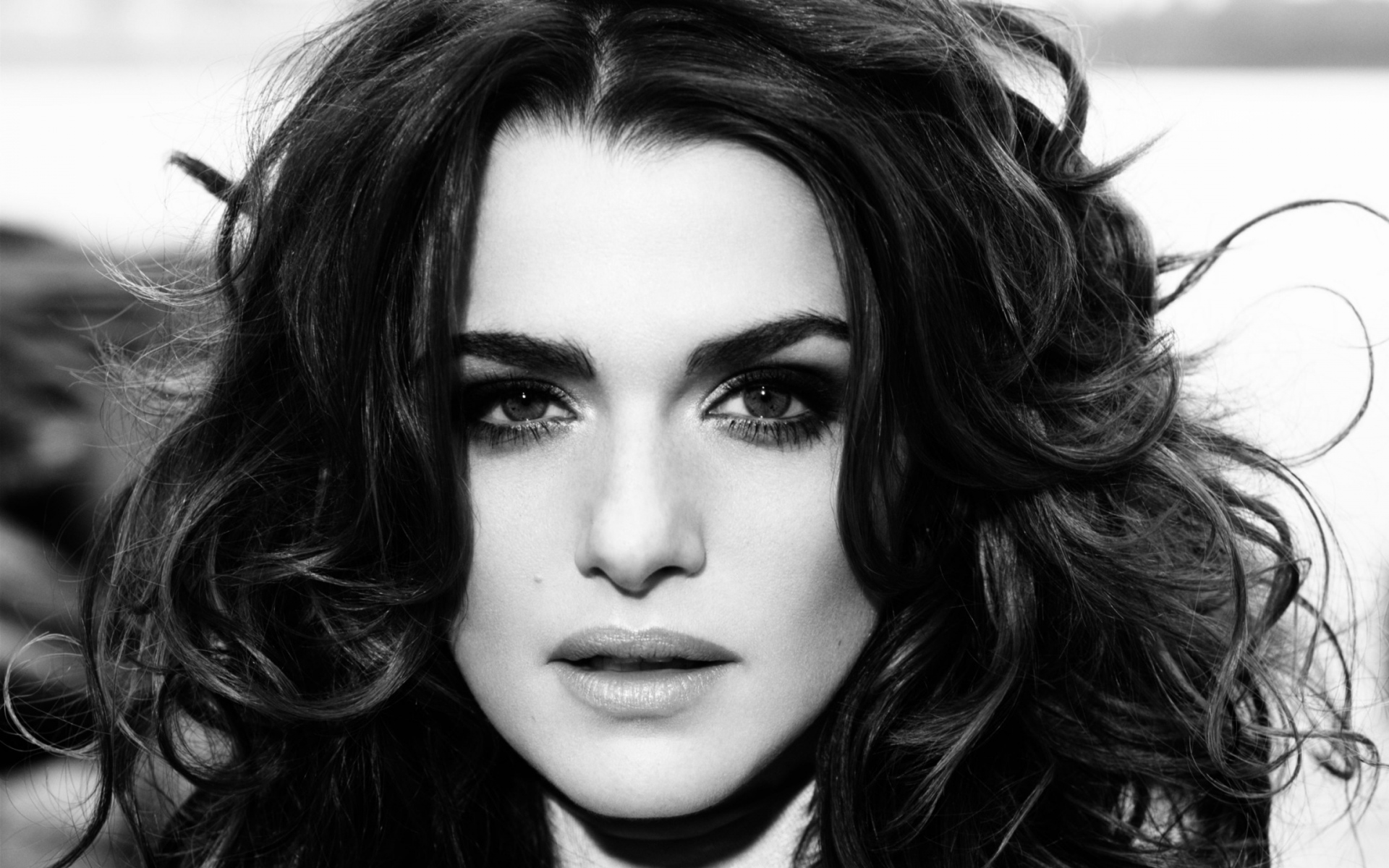 Картинки Rachel weisz, черный белый, лицо, волосы, глаза фото и обои на рабочий стол