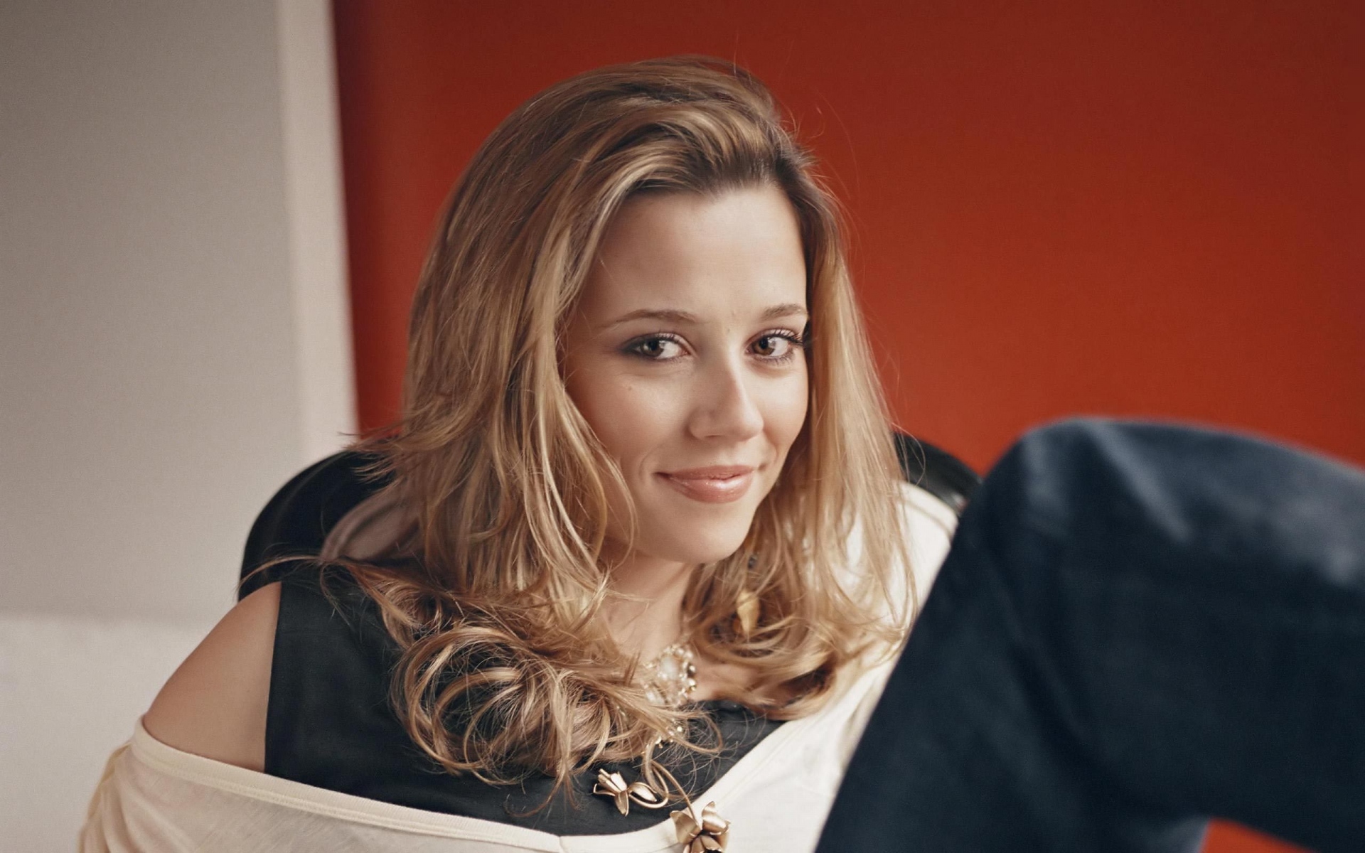 Картинки Linda cardellini, знаменитость, девушка, улыбка, обаяние, макияж фото и обои на рабочий стол