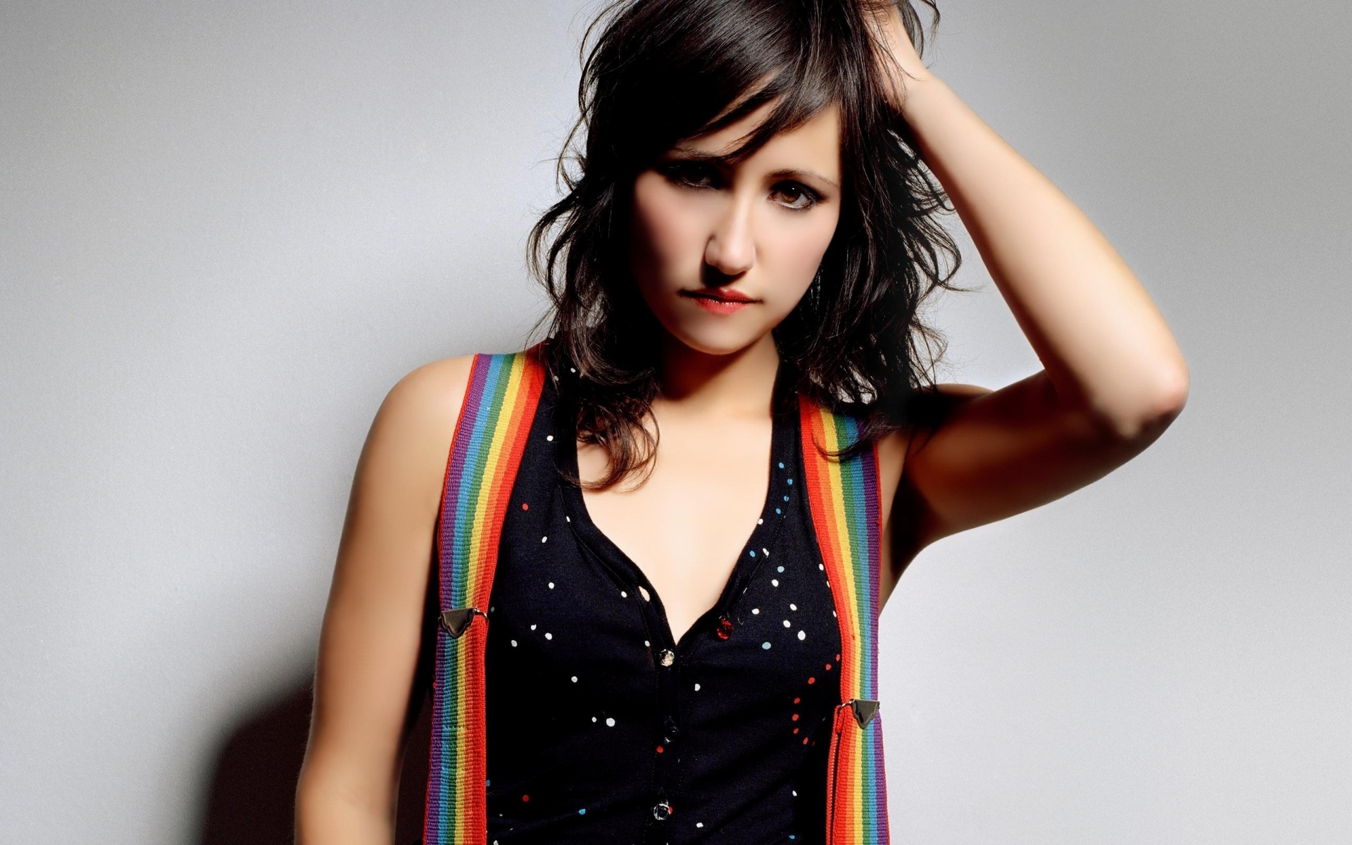 Картинки Victoria tunstall, kt tunstall, певец, брюнетка, фигурные скобки фото и обои на рабочий стол