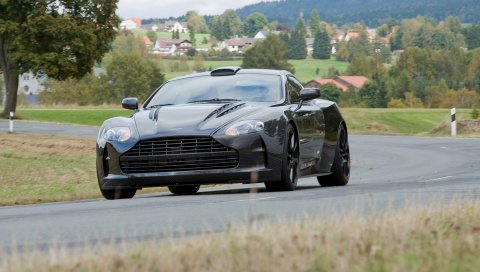 Mansory cyrus, 2009, черный, вид спереди, стиль, aston martin, дома, деревья, асфальт