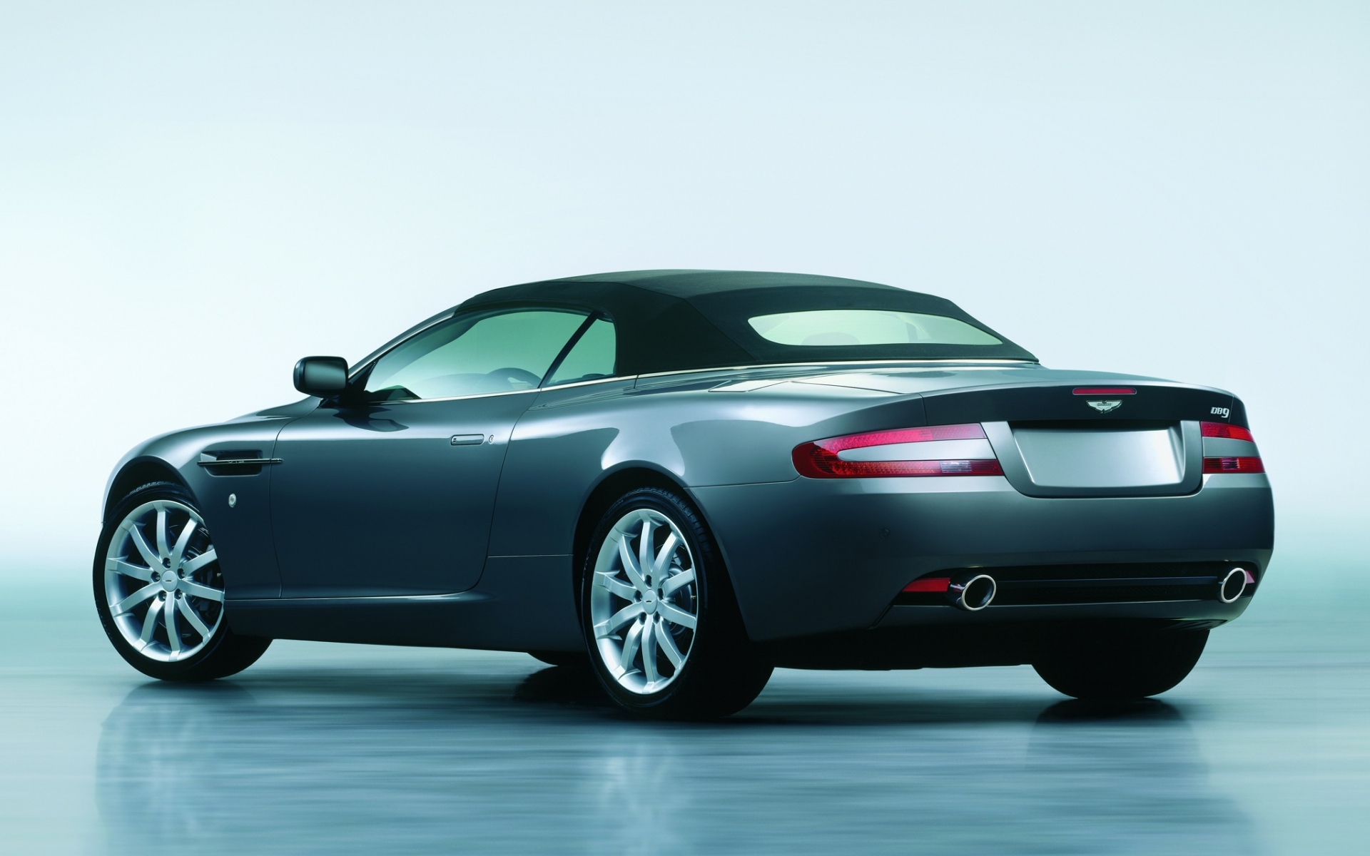 Картинки Aston martin, db9, 2004, синий, вид сбоку, авто, отражение фото и обои на рабочий стол