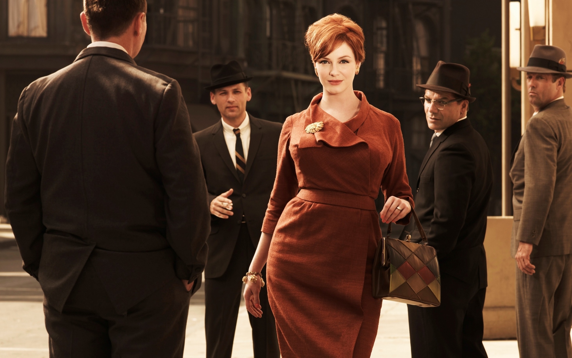Картинки Christina hendricks, леди, платье, изящество, обаяние фото и обои на рабочий стол