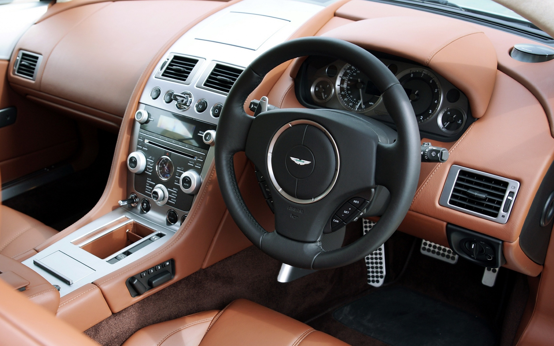 Картинки Aston martin db9, 2010, коричневый, салон, кожа, салон, руль, спидометр фото и обои на рабочий стол