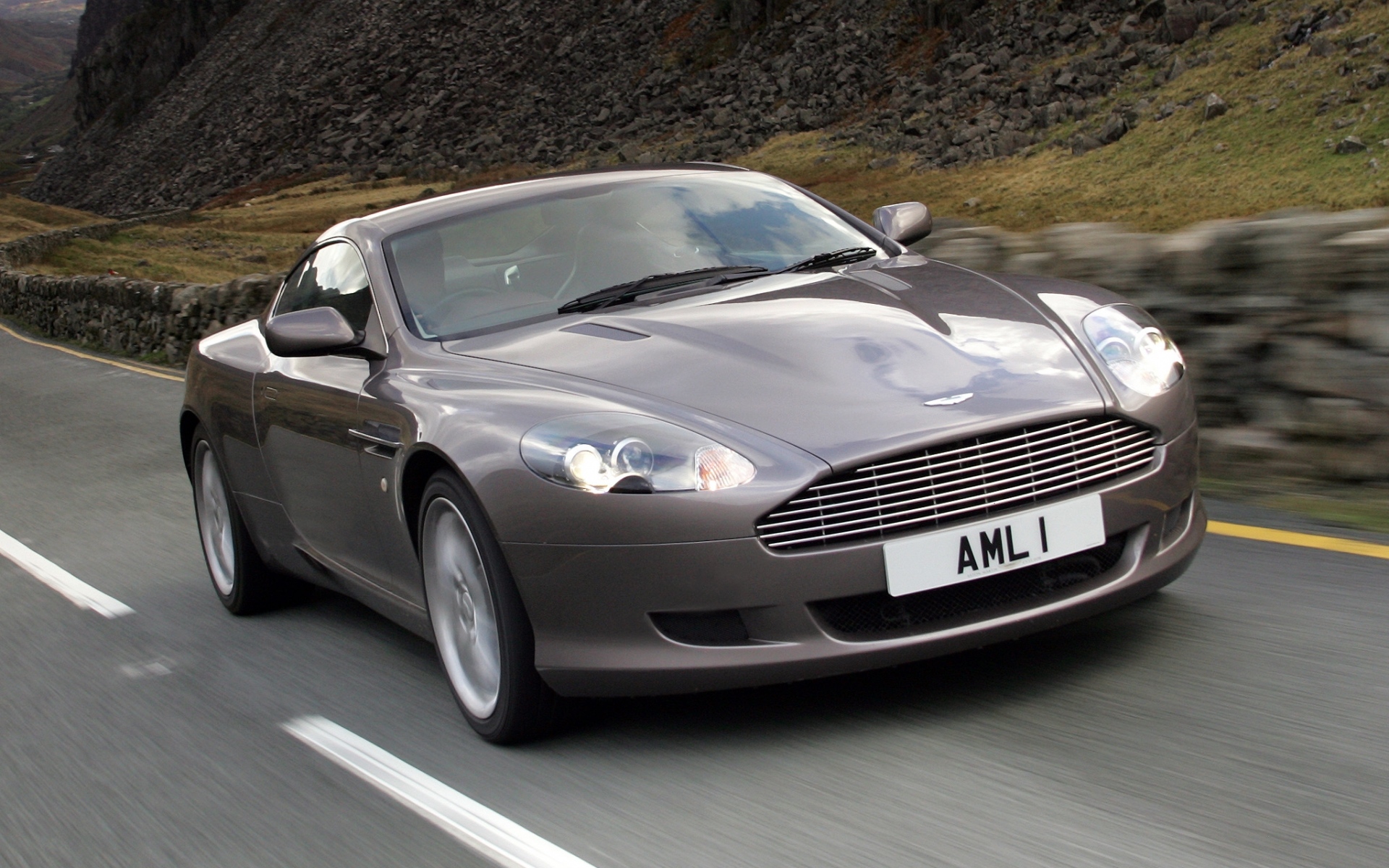 Картинки Aston martin, db9, 2004, серый, вид спереди, стиль, спорт, автомобили, скорость, асфальт фото и обои на рабочий стол