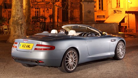 Aston martin, db9, 2004, синий, вид сбоку, стиль, спорт, автомобиль, улица, дом, памятник, дерево, фонарь