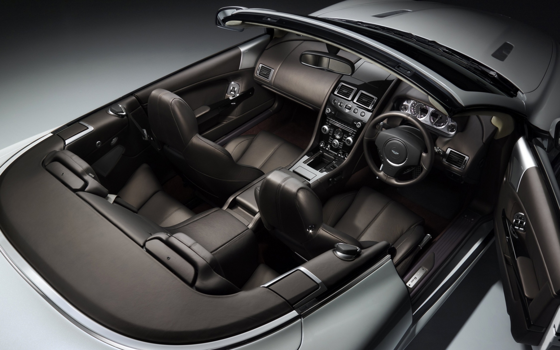 Картинки Aston martin, db9, 2010, черный, салон, салон, руль, спидометр фото и обои на рабочий стол