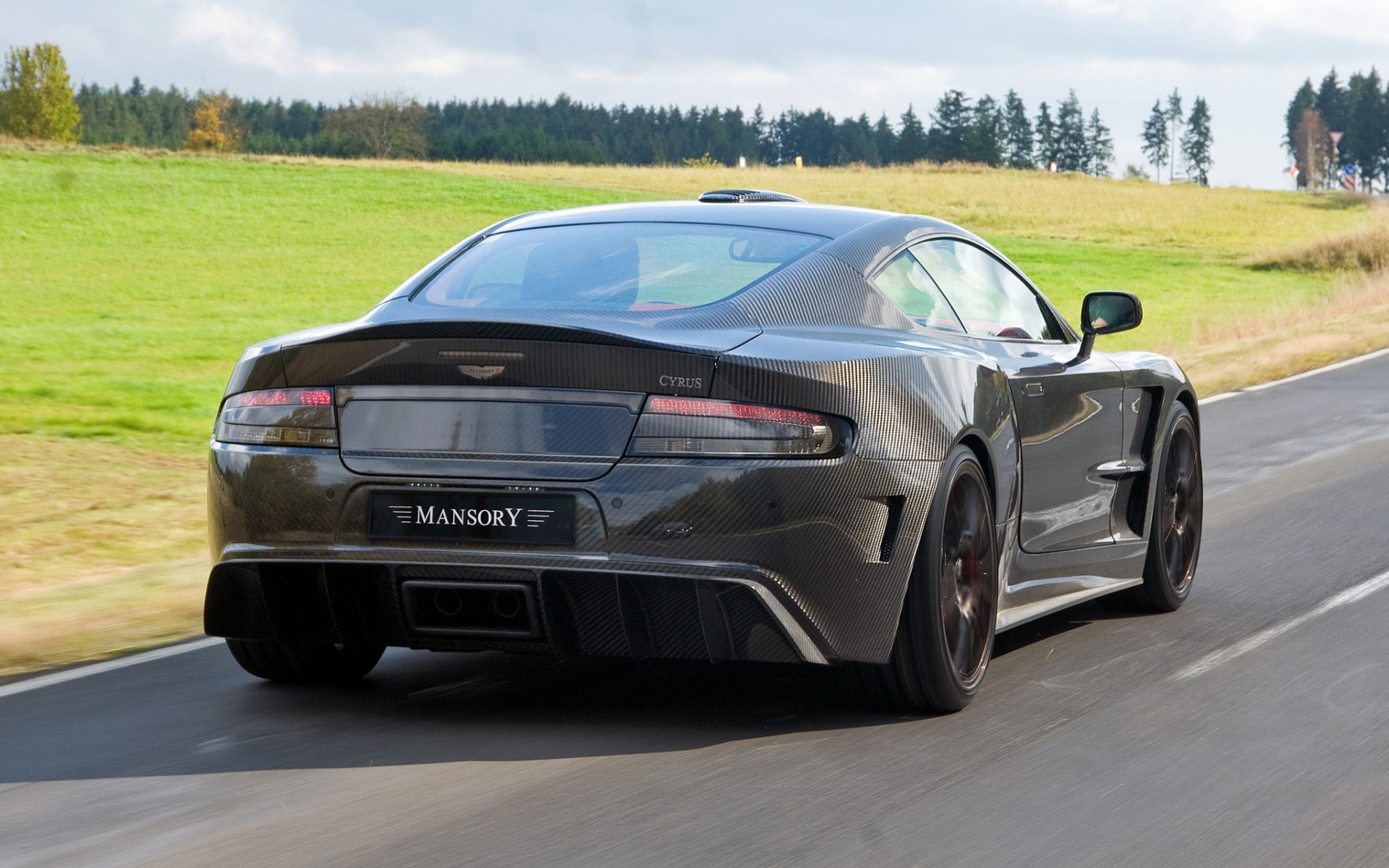 Картинки Mansory, cyrus, 2009, черный, вид сзади, стиль, спорт, aston martin, автомобили, скорость, природа, деревья, трава, асфальт фото и обои на рабочий стол