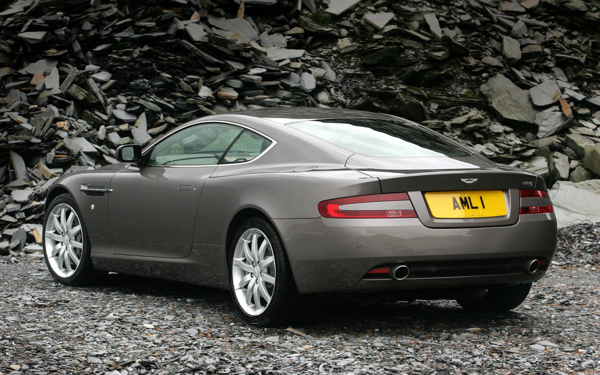 Картинки Aston martin, db9, 2004, серый, вид сзади, стиль, автомобили фото и обои на рабочий стол