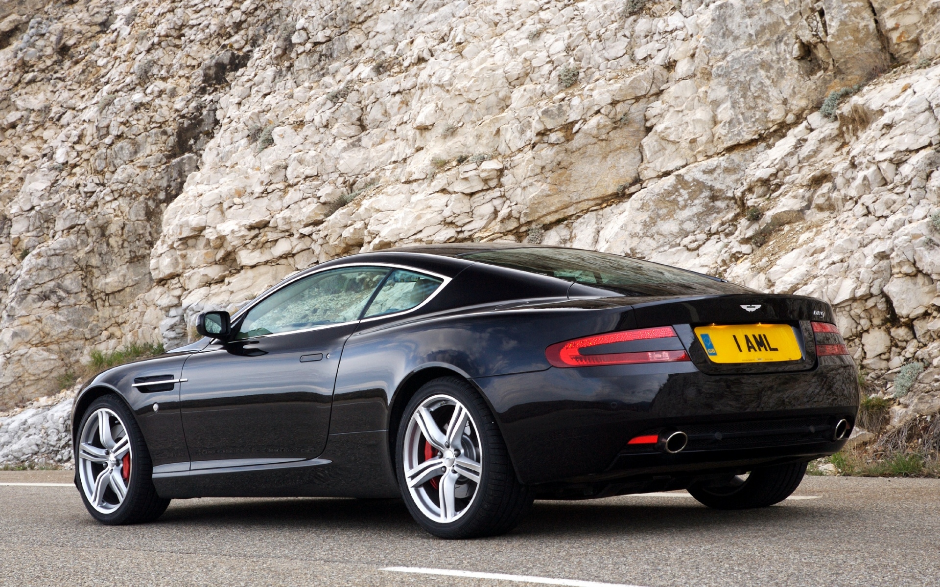 Картинки Aston martin, db9, 2006, черный, вид сбоку, стиль, автомобили, спорт, рок фото и обои на рабочий стол
