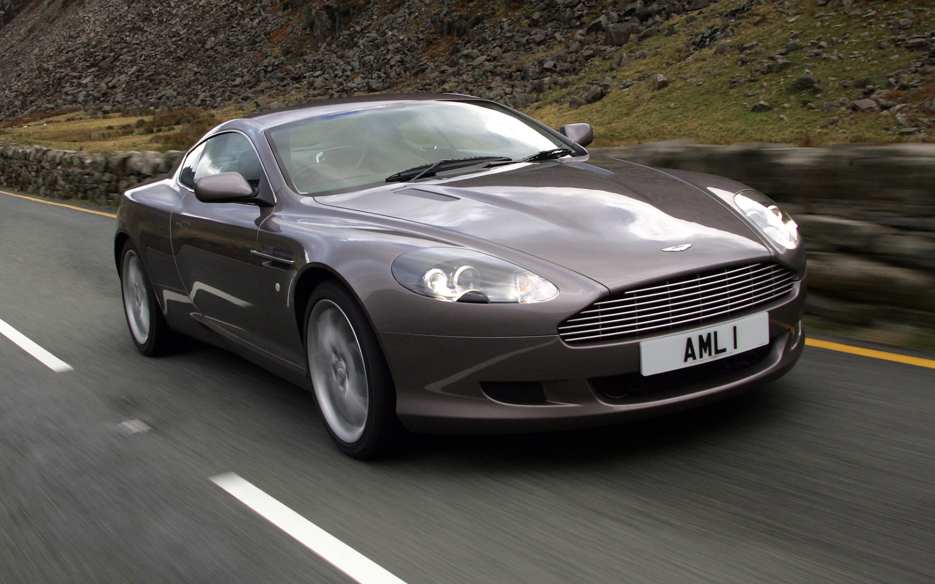 Картинки Aston martin, db9, 2004, серый, вид спереди, стиль, автомобили, скорость, природа, асфальт фото и обои на рабочий стол